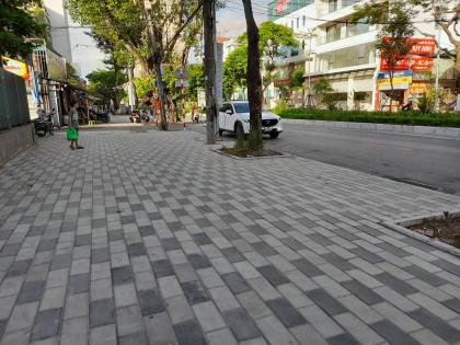 Bán Nhà Mặt Phố Lạc Long Quân Tây Hồ 118m2-4T 5m Vỉa Hè 46,6 Tỷ Có Thương Lượng.