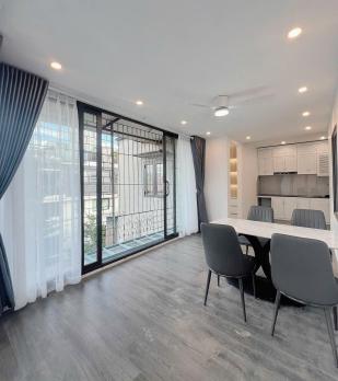 Bán căn hộ tập thể đường Nguyễn Huy Tưởng, Thanh Xuân, căn góc 3 mặt thoáng, nhà đẹp full nội thất, ô tô tránh đỗ