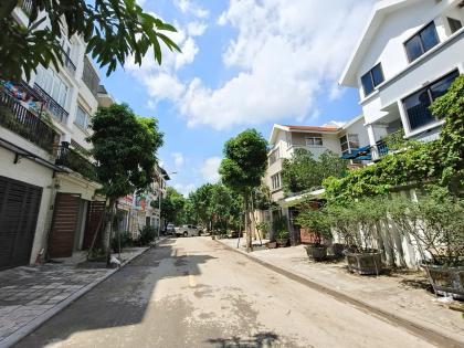 Nhà 4 tầng xây thô TT2 ĐTM Văn Phú, Hà Đông, DT90m2, 21.5 tỷ