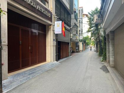 Bán nhà Liễu giai, diện tích 100m x 9 tầng, mặt tiền5.4m, giá 68 tỷ.