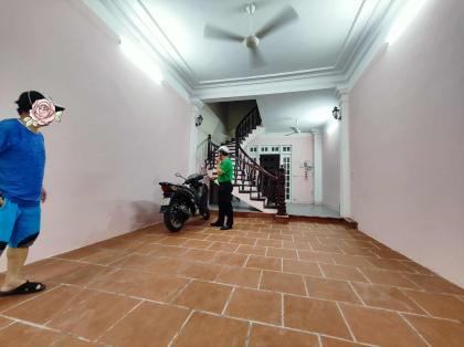 Cho thuê nhà ngõ 371 Kim Mã, Diện tích 75m x 3,5 tầng, mặt tiền 5.5m, giá 25 triệu