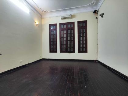 Cho thuê nhà ngõ 371 Kim Mã, Diện tích 75m x 3,5 tầng, mặt tiền 5.5m, giá 25 triệu