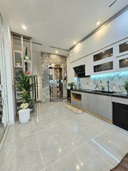 CỰC PHẨM. BÁN NHÀ GIA THỤY, THANG MÁY LONG LANH, TẶNG FULL NỘI THẤT XIN SÒ, 10M RA PHỐ, CHỈ 11.X TỶ