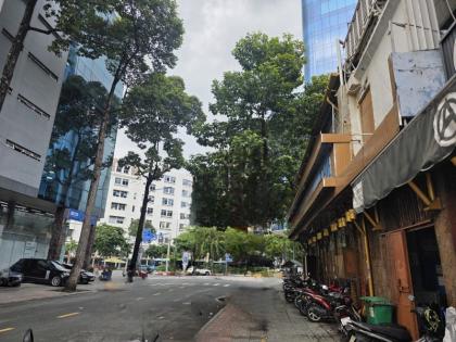 Quận 1- Bán gấp căn hộ mặt tiền, trung tâm TPHCM, ngay Chợ Bến Thành, giá tốt