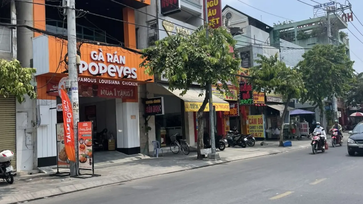 bán nhà mặt tiền Nguyễn Kiệm, P.3, Gò Vấp. DT: 5x30, nở hậu 5,5, trệt , lửng, lầu, sân thượng, sân trước . Chiều xe máy,