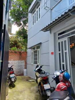 Bán nhà hẻm thông Lạc Long Quân 46M2, DTSD 110M2, 5 TỶ 2