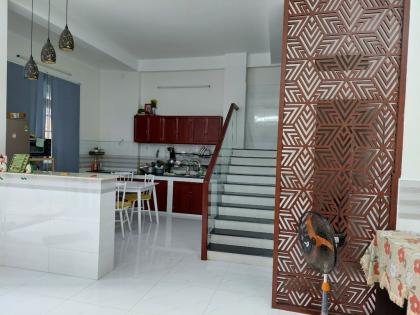Bán nhà hẻm thông Lạc Long Quân 46M2, DTSD 110M2, 5 TỶ 2