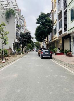 BÁN NHÀ TĐC THẠCH BÀN, LÔ GÓC PHÂN LÔ, GA RA Ô TÔ, THANG MÁY LONG LANH, GẦN HỒ, GIÁ MỀM