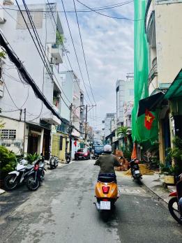 **Bán nhà chỉ hơn 8 tỷ, hẻm 766 Cách Mạng Tháng 8, p5, Tân Bình; 4x14m