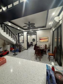 Bán Nhà Mặt Phố Đội Cấn Ba Đình 114m2-5T MT5,6m LÔ GÓC 65 Tỷ Đội Cấn Có Thương Lượng.