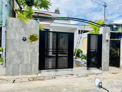 NHÀ MỚI HOÀN THIỆN 123M2 MẶT TIỀN ĐƯỜNG TÂN THỚI NHÌ, XE HƠI NGỦ TRONG SÂN. GẦN TRƯỜNG THCS LÝ