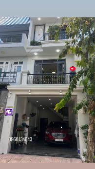 hơn 5 tỷ nhà 1 trệt 3 lầu mới xây full nội thất luxury đường rộng 6m