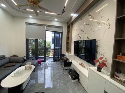 hơn 5 tỷ nhà 1 trệt 3 lầu mới xây full nội thất luxury đường rộng 6m