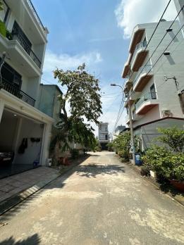 hơn 5 tỷ nhà 1 trệt 3 lầu mới xây full nội thất luxury đường rộng 6m
