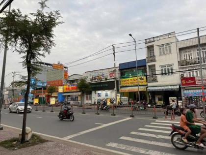 NHÀ (8x27) MẶT TIỀN TÔ KÝ TRUNG CHÁNH, HÓC MÔN TỪ 22 TỶ CÒN 17.5 TỶ
