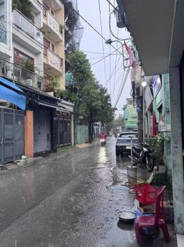 Bán nhà lô góc hẻm 8m Lạc Long Quân, gần CHợ Vải Tân Bình, 6,8x17,5m, 3 Tâng, 13,8 tỷ.