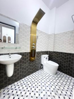 NHÀ 3 TẦNG TẶNG FULL NT, ĐƯỜNG LÂM THỊ HỐ SÁT BÊN SIÊU THỊ CHỢ HẠT ĐIỀU. SÁT VÁCH  HIỆP THÀNH CITY