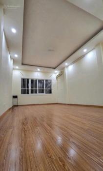 Cho thuê nhà vp,kd ô tô Hoàng Quốc Việt, Cầu Giấy, 70m2, 5 tầng, 32 triệu