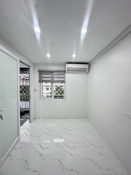 Bán căn hộ tập thể đường Lương Thế Vinh, Thanh Xuân, nhà đẹp thoáng mát, ô tô đỗ chân cầu thang