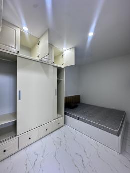 Bán căn hộ tập thể đường Lương Thế Vinh, Thanh Xuân, nhà đẹp thoáng mát, ô tô đỗ chân cầu thang