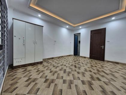 Nhà Ngọc Hồi ô tô đỗ cổng full nội thất 32m2 5 tầng mặt tiền 4.2m 6.38 tỷ