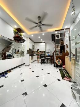 ĐỊNH CƯ Bán Nhà Đẹp 3 Tầng Xe Hơi Thông Đặng Văn Ngữ, 32m2, 6 Tỷ TL