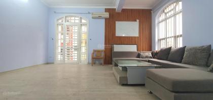 Cho thuê nhà ô tô Trần Quốc Hoàn, Cầu Giấy, 80m2, 4 tầng, 4 ngủ, 23tr