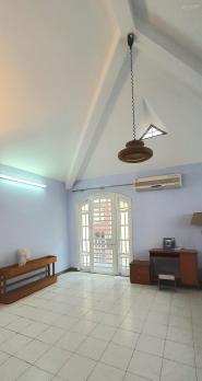 Cho thuê nhà ô tô Trần Quốc Hoàn, Cầu Giấy, 80m2, 4 tầng, 4 ngủ, 23tr