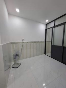 Bán nhà hẻm thông Âu Cơ, sổ hồng riêng hơn 1 tỷ