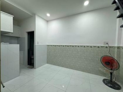 Bán nhà hẻm thông Âu Cơ, sổ hồng riêng hơn 1 tỷ