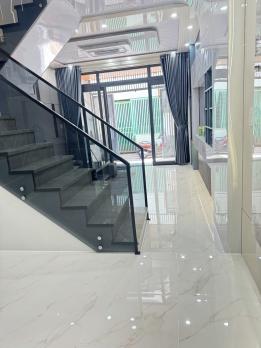 NHÀ HAI TẦNG MỚI ĐẸP SÁT MẶT TIỀN TRƯƠNG THỊ HOA. VỊ TRÍ VIP GẦN SIÊU THỊ MEGA MARKET QUẬN 12.