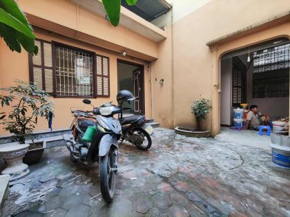 Cho thuê nhà Ngõ 52 Lê Trọng Tấn Diện tích 108m2, lô góc, xây 4 tầng. giá 20 triệu.