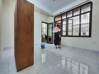 Cho thuê nhà Ngõ 52 Lê Trọng Tấn Diện tích 108m2, lô góc, xây 4 tầng. giá 20 triệu.