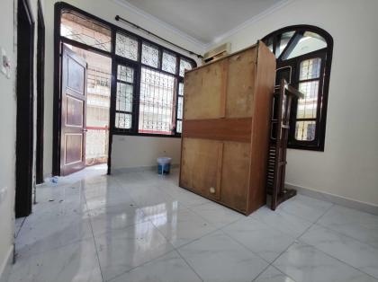 Cho thuê nhà Ngõ 52 Lê Trọng Tấn Diện tích 108m2, lô góc, xây 4 tầng. giá 20 triệu.