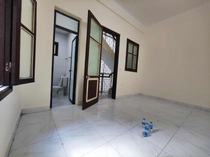 Cho thuê nhà Ngõ 52 Lê Trọng Tấn Diện tích 108m2, lô góc, xây 4 tầng. giá 20 triệu.