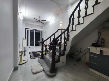 Cho thuê nhà ngõ 70 Ngọc Khánh, diện tích 32m x 4 tầng, mặt tiền 3.3m, giá 12 triệu.