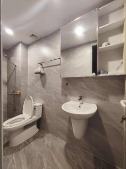Cho thuê nhà ngõ 70 Ngọc Khánh, diện tích 32m x 4 tầng, mặt tiền 3.3m, giá 12 triệu.