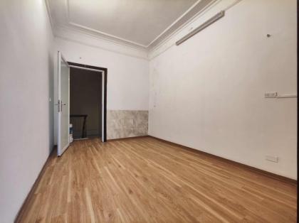 Cho thuê nhà ngõ 70 Ngọc Khánh, diện tích 32m x 4 tầng, mặt tiền 3.3m, giá 12 triệu.