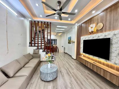 Bán nhà 5 tầng khu phân lô Hoàng Cầu oto vào nhà SDCC giá 16.5 tỷ