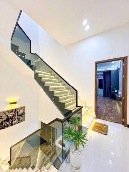 **Bán nhà MT đường Trần Văn Danh, phường 13, Tân Bình (4*22) cổng ga T3
