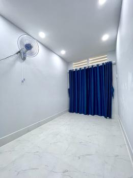Bán nhà HXH, Lạc Long Quân, hẻm thông, 22m2 hơn 2 tỷ