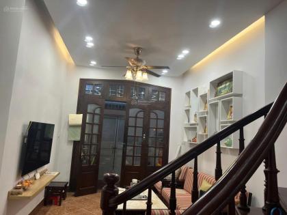 Cho thuê nhà Kim Mã-Ba Đình, full đồ 50m2, 4 tầng, 4 ngủ, 20 triệu
