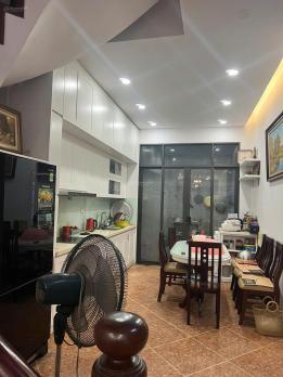 Cho thuê nhà Kim Mã-Ba Đình, full đồ 50m2, 4 tầng, 4 ngủ, 20 triệu