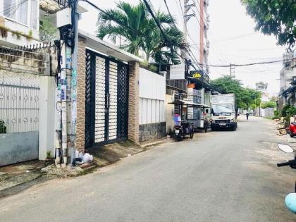 Bán nhà hẻm 8m lô góc 331// Phan Huy Ích, ngay Emart, 5x16m, Cấp 4 - tiện xây, 8,5 tỷ.