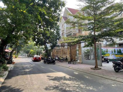 Bán GẤP nhà đẹp hẻm 616 Lê Đức Thọ ngang 10m 220m2 khu Osimi có gara sân vườn 22 tỷ xíu.