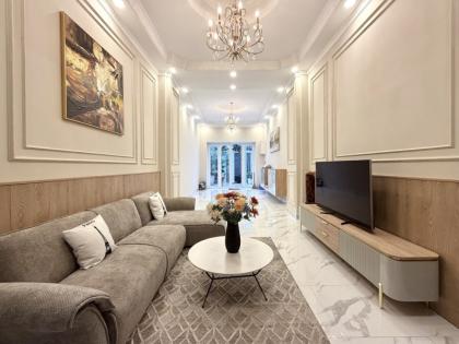 [BÁN NHÀ QUẬN 1] Biệt thự Tôn Thất Tùng – kiến trúc Châu Âu – trung tâm Sài Gòn •  Đường Tôn Thất Tùng - diện tích 123m²