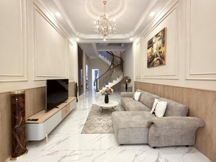 [BÁN NHÀ QUẬN 1] Biệt thự Tôn Thất Tùng – kiến trúc Châu Âu – trung tâm Sài Gòn •  Đường Tôn Thất Tùng - diện tích 123m²