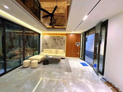 Cần bán nhà riêng 6 tầng thang máy ngõ 69A Hoàng Văn Thái SDCC