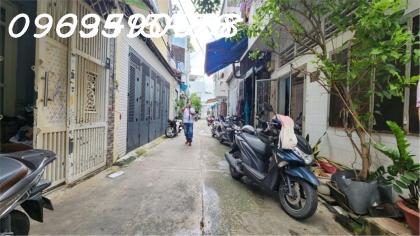 Bán nhà hẻm Lê Thúc Hoạch Tân Phú 48m2 2PN 2 tầng sổ hồng chính chủ giá 5.7 tỷ quá hời.