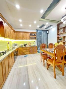 SÁT MT! Bán Nhà Đẹp 4 Tầng DT Khủng Nguyễn Trọng Tuyển, 52m2, Nhỉnh 7 Tỷ TL